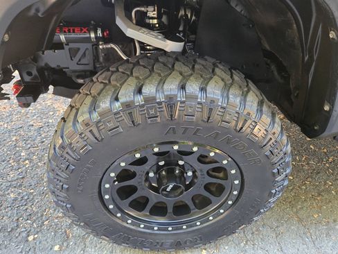Used 2019 Toyota Tacoma TRD Off-Road w/ Technology Package AWD/4WD image 34