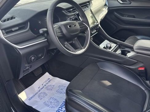 Certified 2024 Jeep Grand Cherokee L Laredo image 12