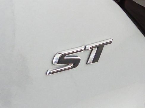 Used 2024 Buick Encore GX Sport Touring image 17