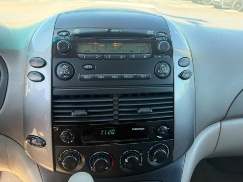 Used 2007 Toyota Sienna LE FWD image 11