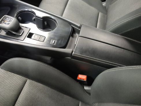 Used 2024 Nissan Rogue SV image 26