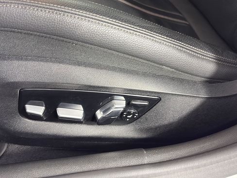 Used 2019 BMW 540i xDrive w/ M Sport Package image 25