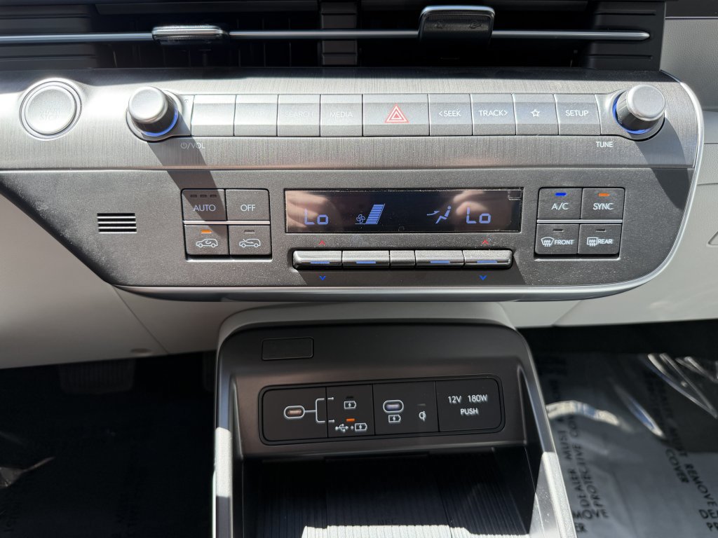 Used 2024 Hyundai Kona Limited FWD image 25