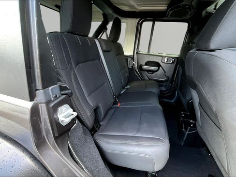 Used 2018 Jeep Wrangler Unlimited Sport S image 24