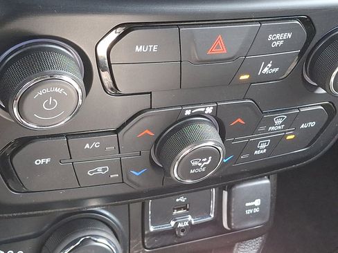 Used 2021 Jeep Renegade Latitude image 15