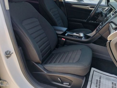 Used 2018 Ford Fusion SE w/ Fusion SE Technology Package image 29