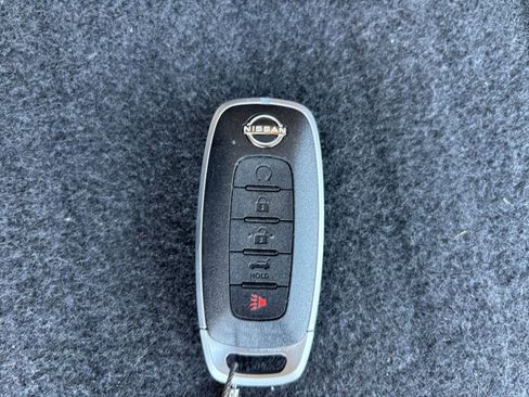 Used 2025 Nissan Rogue SV image 27