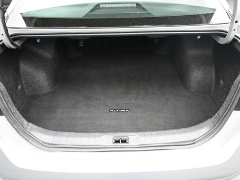 Used 2023 Nissan Altima 2.5 SV FWD image 14