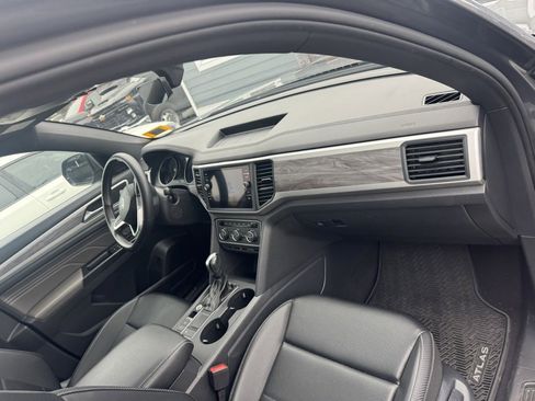 Used 2021 Volkswagen Atlas Cross Sport SE w/ Panoramic Sunroof Package image 12