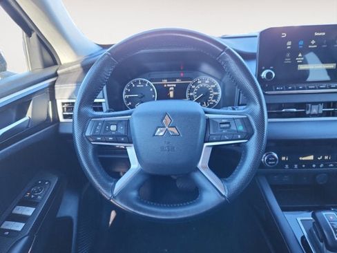 Used 2024 Mitsubishi Outlander SE image 12