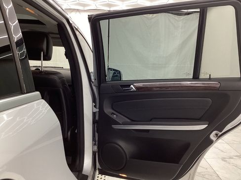 Used 2011 Mercedes-Benz GL 550 4MATIC image 28
