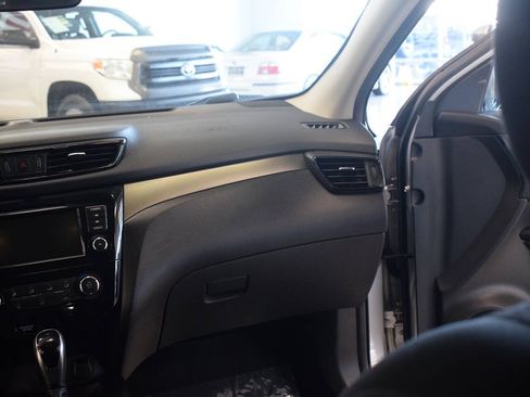 Used 2019 Nissan Rogue Sport S FWD image 48