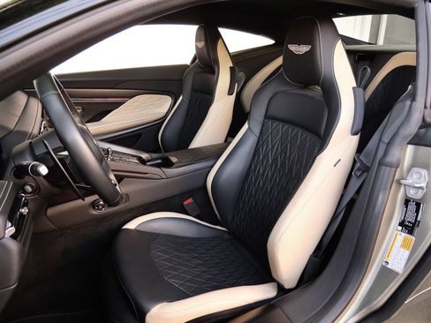 Used 2025 Aston Martin DB12 Coupe RWD image 18
