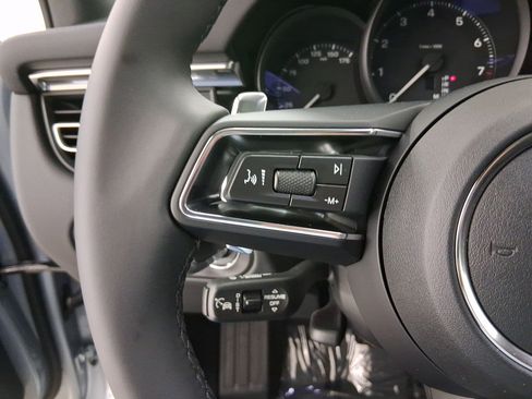 Used 2026 Porsche Macan image 16