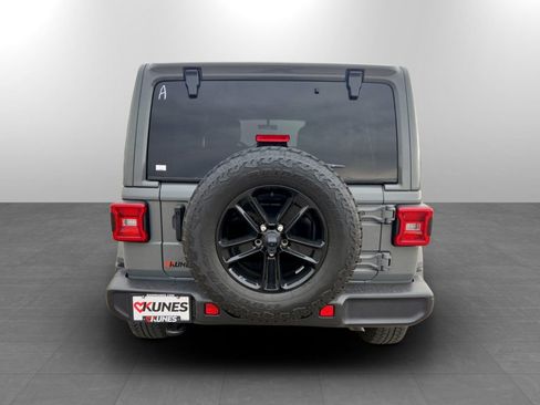 Used 2023 Jeep Wrangler Unlimited Sahara AWD/4WD image 8