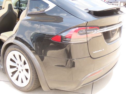 Used 2017 Tesla Model X 75D AWD/4WD image 16