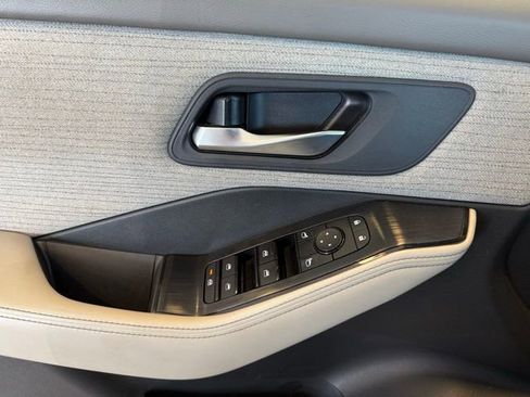 Used 2023 Nissan Rogue SV image 18