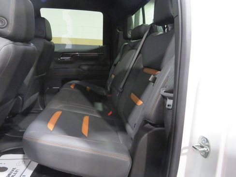 Used 2025 GMC Sierra 1500 AT4 w/ AT4 Premium Package AWD/4WD image 8