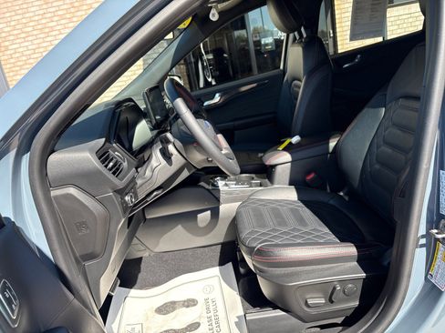 Used 2023 Ford Escape ST-Line Elite AWD/4WD image 3