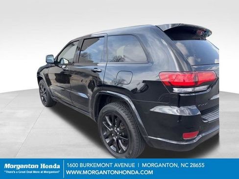 Used 2021 Jeep Grand Cherokee Laredo X image 3