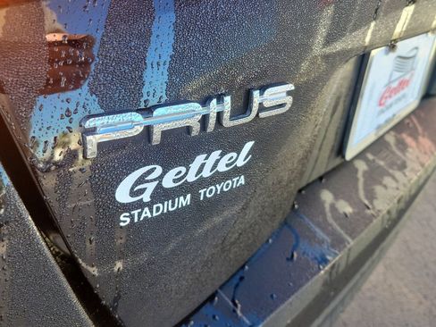 Used 2021 Toyota Prius XLE image 10