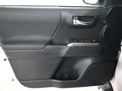 Used 2019 Toyota Tacoma TRD Off-Road AWD/4WD image 22