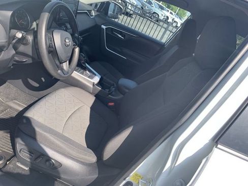 Used 2021 Toyota RAV4 XLE AWD/4WD image 18