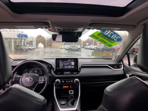 Certified 2020 Toyota RAV4 Limited image 29