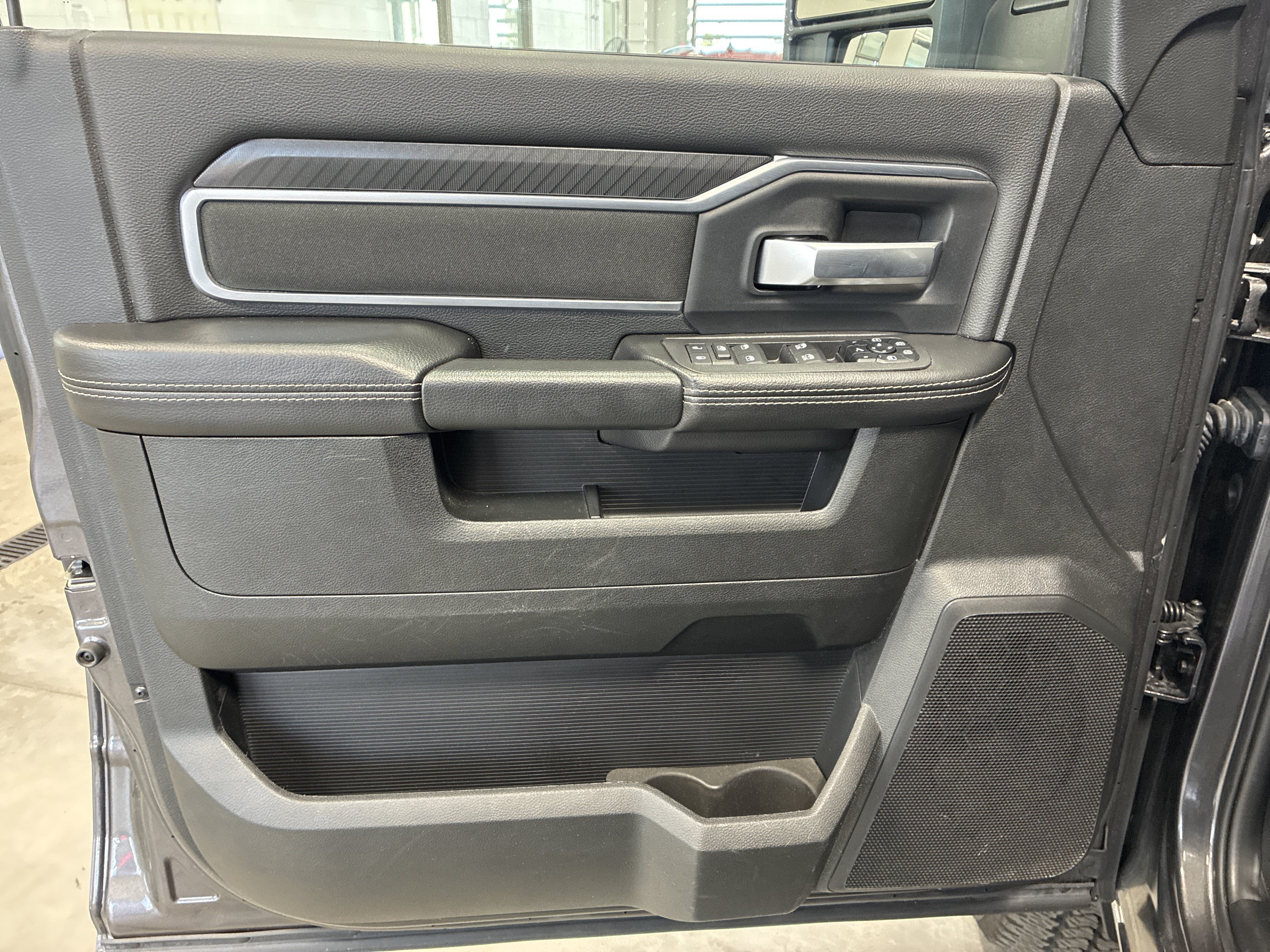 Certified 2025 RAM 2500 Big Horn AWD/4WD image 18