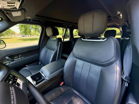 Used 2025 Land Rover Range Rover SE AWD/4WD image 11