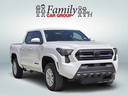 Certified 2025 Toyota Tacoma SR5 AWD/4WD image 2