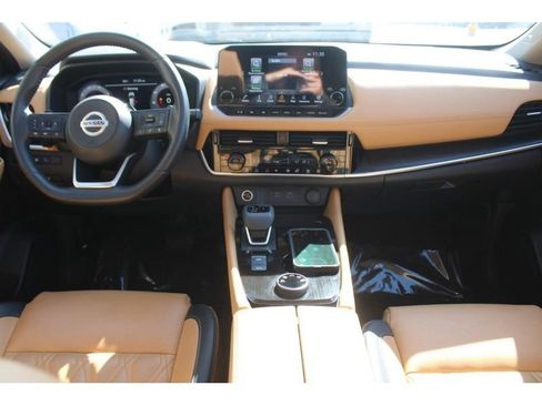 Used 2021 Nissan Rogue Platinum image 12