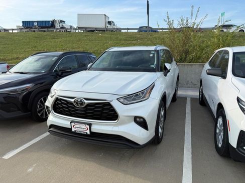Used 2023 Toyota Highlander Limited AWD/4WD image 5