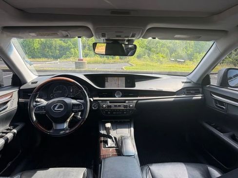 Used 2018 Lexus ES 350 w/ Luxury Package w/Wood Trim FWD image 12