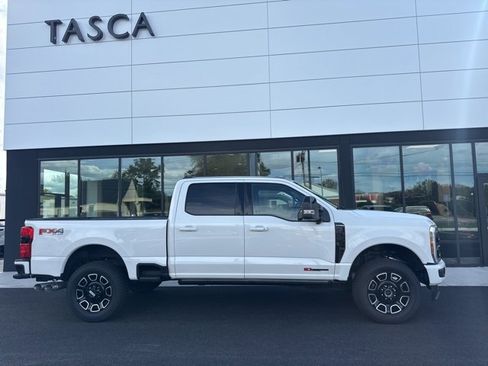 Used 2025 Ford F350 Platinum image 2