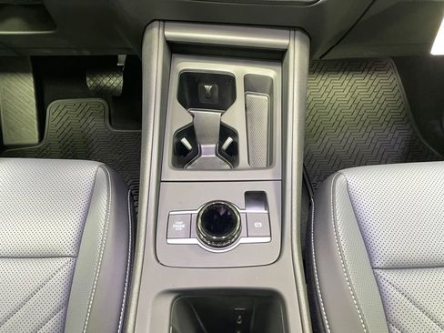 New 2025 Volkswagen Tiguan SE image 12