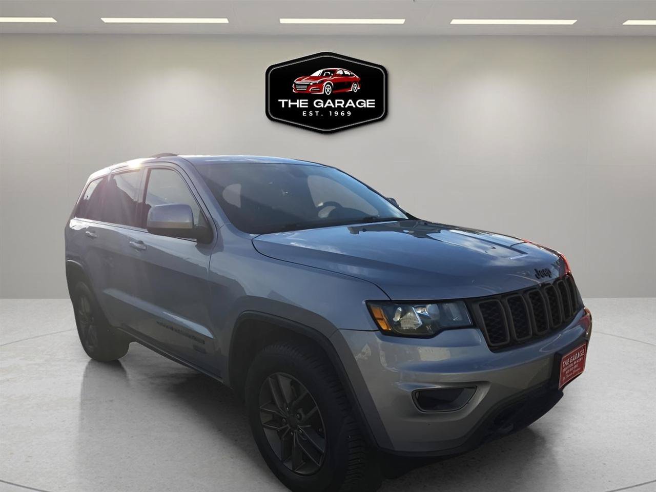 Used 2017 Jeep Grand Cherokee Laredo AWD/4WD image 8