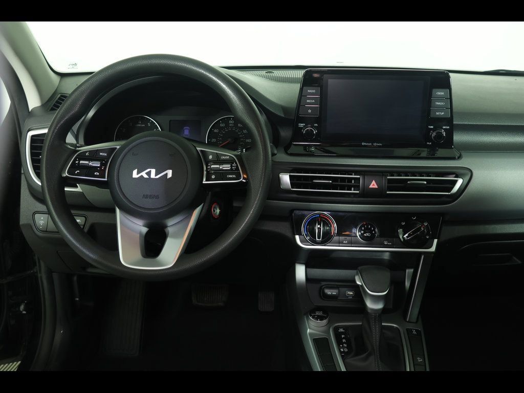 Used 2023 Kia Seltos LX AWD/4WD image 12