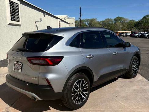 Used 2024 Ford Escape SE image 7