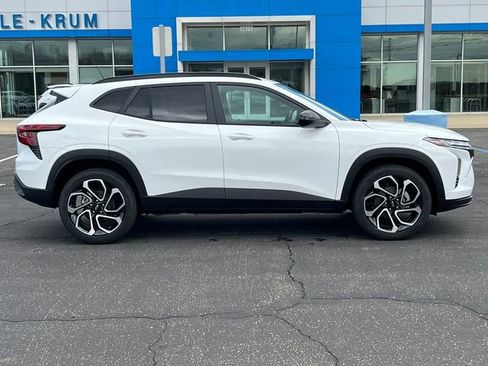 New 2026 Chevrolet Trax RS w/ Sunroof Package FWD image 39