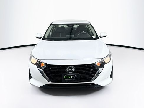 Used 2024 Nissan Sentra SV FWD image 2