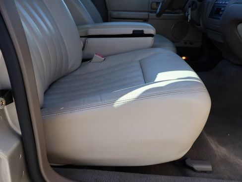 Used 2004 Lincoln Town Car Signature image 10