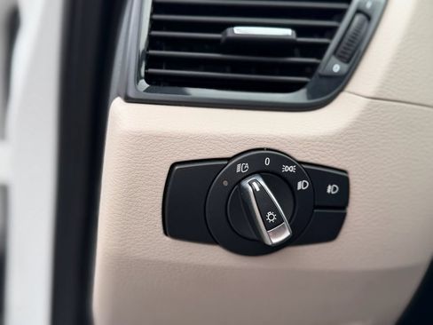 Used 2015 BMW X1 sDrive28i RWD image 18