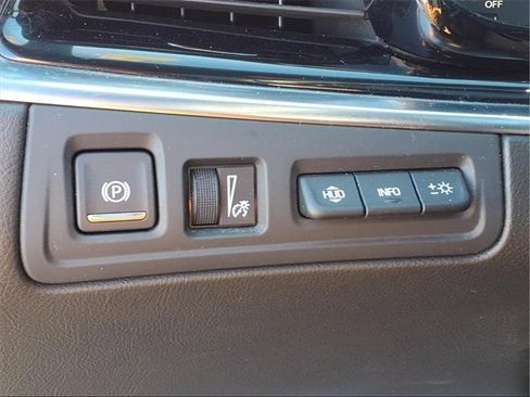 Used 2022 Cadillac XT6 Premium Luxury w/ Technology Package image 18