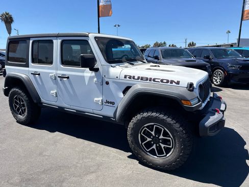 Used 2024 Jeep Wrangler Unlimited Rubicon AWD/4WD image 8