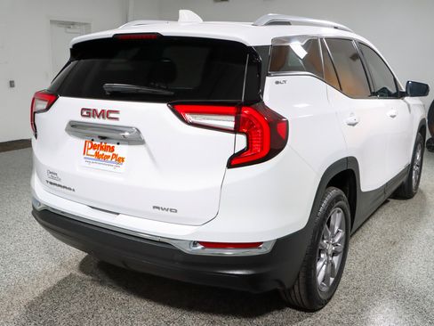 Used 2023 GMC Terrain SLT AWD/4WD image 7