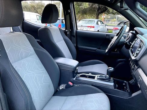 Certified 2023 Toyota Tacoma TRD Off-Road image 8