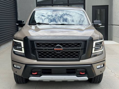 Used 2022 Nissan Titan PRO-4X w/ Pro-4x Convenience Package AWD/4WD image 4