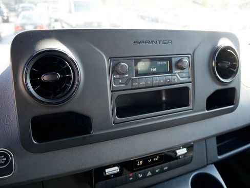 Used 2020 Mercedes-Benz Sprinter 2500 image 16