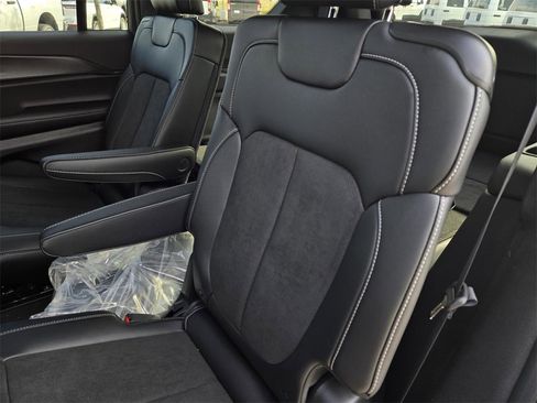 New 2025 Jeep Grand Cherokee L Altitude image 13